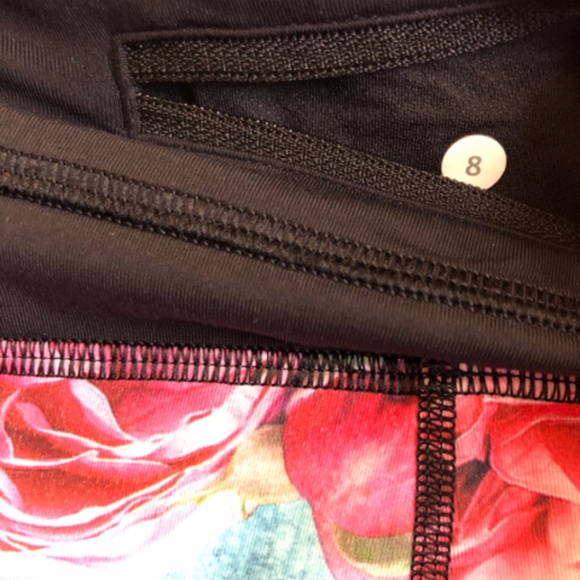 Lululemon Secret Garden "Inspire Crop II" Size 8 - Picture 3 of 3